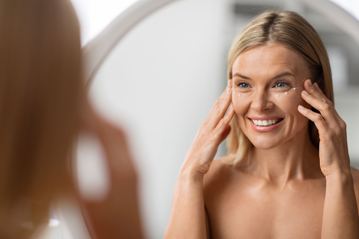 Filler Occhiaie Donna allo specchio